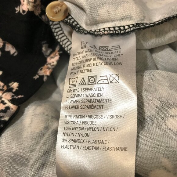 Issac Mizrahi Live! Black Floral Print Blouse Top EUC Medium M Button Down Front - Picture 9 of 9